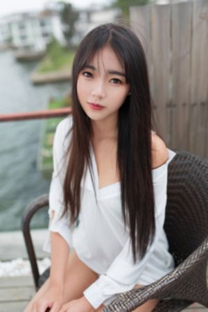 饭桌上故意张开腿让公在线看